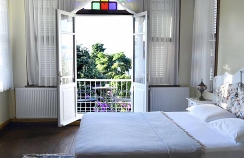 Adalar Other | Experience Rasimbey Köşkü: Family-Friendly Stay with Breakfast