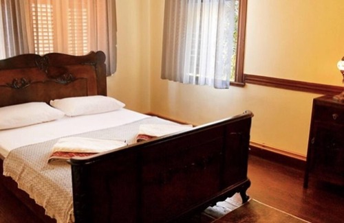 Adalar Other | Experience Rasimbey Köşkü: Family-Friendly Stay with Breakfast