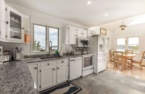 Port Clyde Cottage | Oceanfront Raspberry Cottage with Harbor Views & Pet Friendly