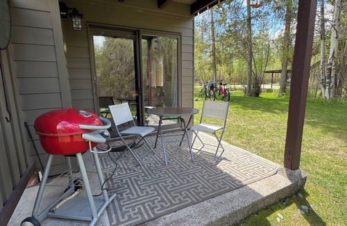 Moose Wilson Road Condo | Discover RASPBERRY MOOSE: KING BED Retreat with Hot Tub