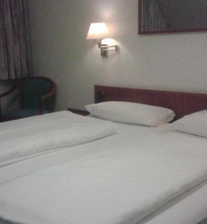 Appel Hotel | Convenient Stay at Raststätte Hollenstedt with Family Amenities