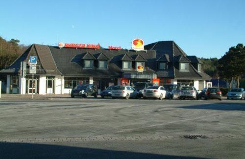 Appel Hotel | Convenient Stay at Raststätte Hollenstedt with Family Amenities