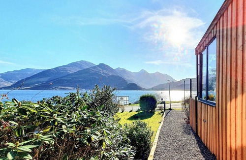 Ratagan Cottage | Unique Ratagan Lodge: Oceanfront Retreat with Perfect Score