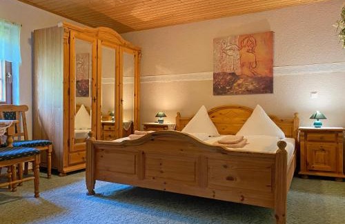 Langenwolmsdorf House | Cozy RATAGS Kunsthandwerkerhaus: Pet-Friendly Retreat
