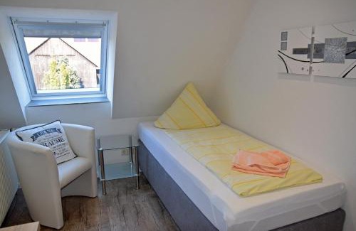 Langenwolmsdorf House | Cozy RATAGS Kunsthandwerkerhaus: Pet-Friendly Retreat