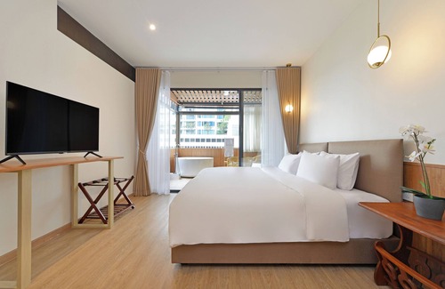 Pathumwan Hotel | Discover Ratchathewi Hyde Away: Spa & Family-Friendly Retreat