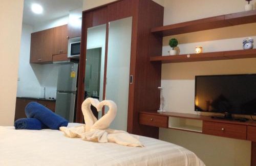 Bang Sare Apartment | Beautiful Ratchy Condo: Oceanfront Escape with Pool Access