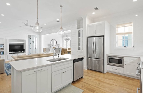 Rosemary Beach House | Unforgettable Stay in Rosemary: Carriage House with Bikes