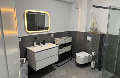Uebach-Palenberg Apartment | Rathausplatz Residenz: Guest Rated 9.2 with Family-Friendly Dining