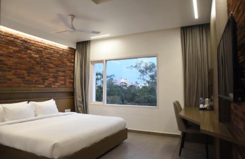 Teynampet Hotel | Comfortable RATHNA RESIDENCY near US Consulate with Breakfast