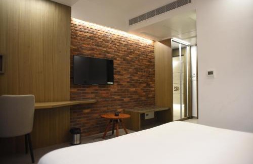 Teynampet Hotel | Comfortable RATHNA RESIDENCY near US Consulate with Breakfast