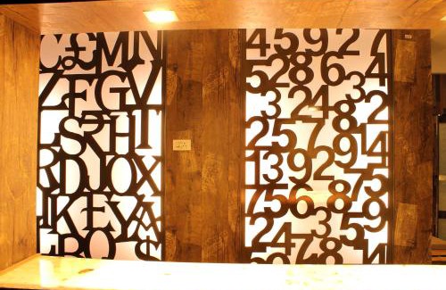 Pollachi Cabin | Budget-Friendly Rathna Square: Family-Approved Stay Awaits!