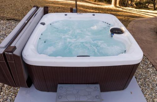 Oakhurst House | Discover New Rathore Von Liecthi Lodge: Family-Friendly Fun!