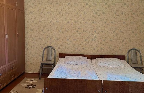 Telavi House | Budget-Friendly Stay at Rati's Home - Pet & Child Friendly