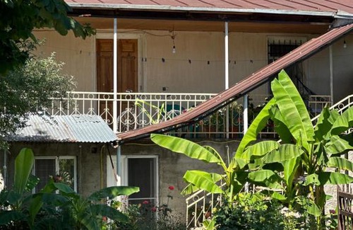 Telavi House | Budget-Friendly Stay at Rati's Home - Pet & Child Friendly