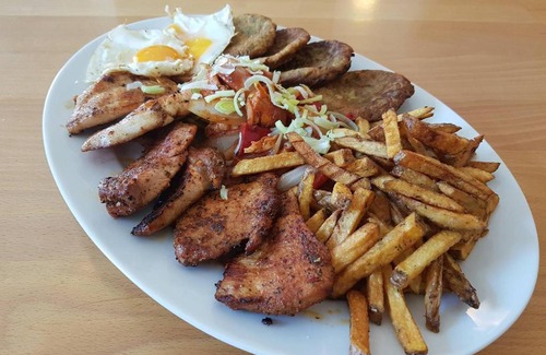 Kostelec na Hane House | Budget-Friendly Stay at RATOMAS with Breakfast Included