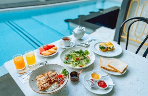 Talat Nuea Hotel | Discover Ratri Hotel Phuket Old Town: Family-Friendly Retreat