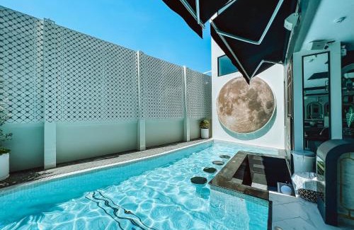 Talat Nuea Hotel | Discover Ratri Hotel Phuket Old Town: Family-Friendly Retreat