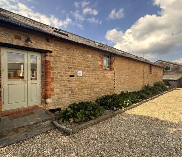 Towcester House | Pet-Friendly Retreat at Tove Valley Cottages Awaits You