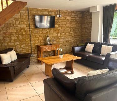 Towcester House | Pet-Friendly Retreat at Tove Valley Cottages Awaits You