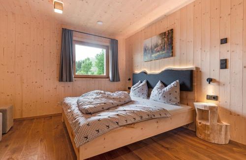 Lazfons House | Top-Rated Ratscheinerhof App Waldruhe with Hot Tub & More