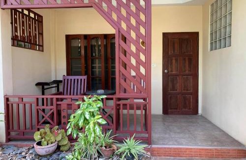 Chaweng City Center House | Cozy Rattana Guesthouse & Bungalow with Ocean Views