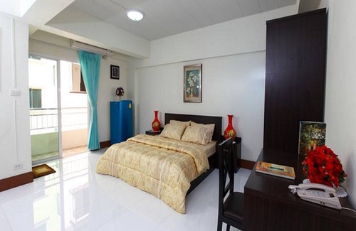 Phlabphla Hotel | Budget-Friendly Rattanasook Residence: Family & Accessible Stay