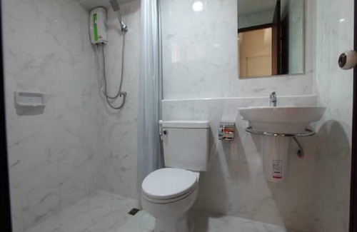 Phlabphla Hotel | Budget-Friendly Rattanasook Residence: Family & Accessible Stay