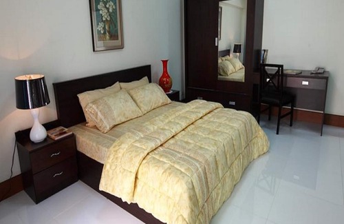 Phlabphla Hotel | Budget-Friendly Rattanasook Residence: Family & Accessible Stay