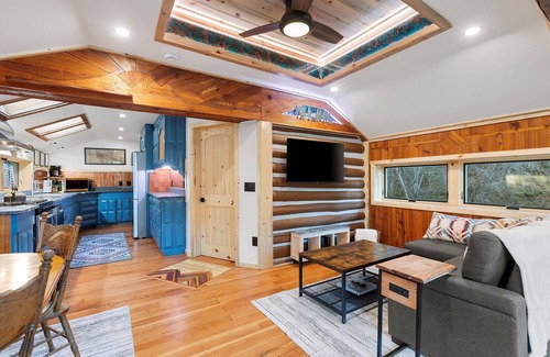 Missoula House | Pet-Friendly Rattlesnake Wilderness Cabin with Hot Tub & Spa