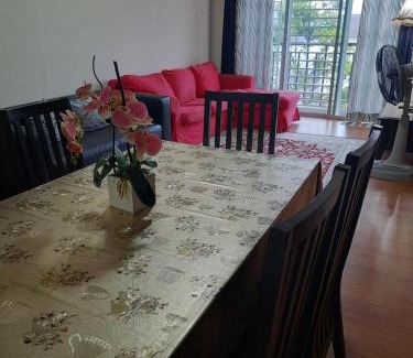 Bandar Puncak Alam Apartment | Family-Friendly Ratu Homestay with Pool & Great Reviews
