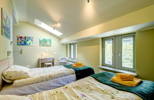 Oliwa Bed & Breakfast | Top-Rated Ratusz B&B with Kitchen & Breakfast Included