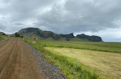 Eyvindarholar Apartment | Child-Friendly Retreat: Rauðafell Apartment with 9.4 Rating