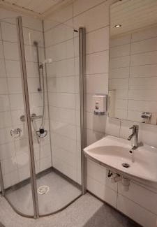 Lom Hotel | Cozy Raubergstulen Fjellstue with Hot Tub & Breakfast