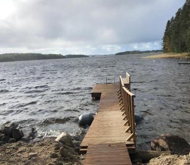 Vehmersalmi Ski Chalet | Relaxing Oceanfront Cabin for Nature Lovers and Families