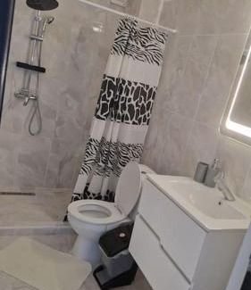 Saturn Apartment | Family-Friendly Stay at Raul Studio - Ideal for Budget Travelers