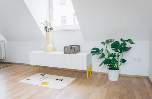 Straubing Apartment | Rooftop Retreat: Family-Friendly Comfort in the City