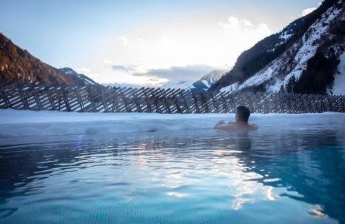 Rauris Hotel | Discover Rauriserhof: 4-Star Superior with Ocean Views