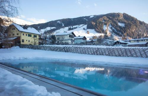 Rauris Hotel | Discover Rauriserhof: 4-Star Superior with Ocean Views