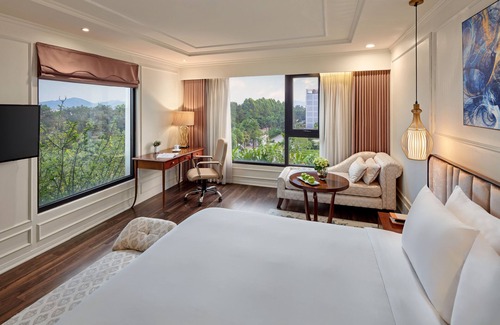 Bac Giang Hotel | Discover Ravatel Hotel Bac Giang with Pool & Spa Amenities