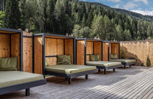 Marilleva 900 Hotel | Discover Ravelli Sporting: Oceanfront Escape with Spa