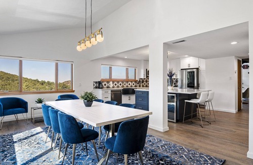 North Hills House | Raven Hill - Scenic Views with Breakfast & Family Amenities