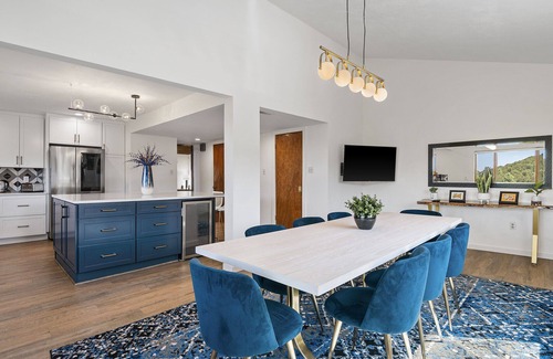 North Hills House | Raven Hill - Scenic Views with Breakfast & Family Amenities