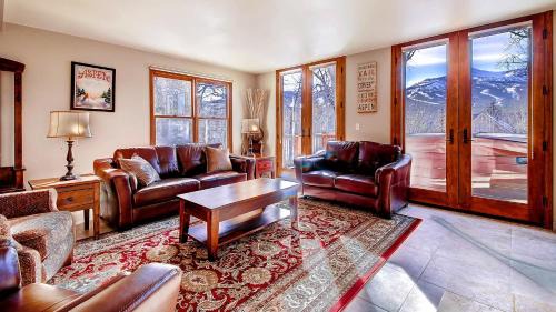Weisshorn House | Raven's Bungalow: Family-Friendly Retreat Awaits You