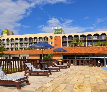 Laguna Hotel | Relax at Ravena Cassino Hotel with Oceanfront Amenities