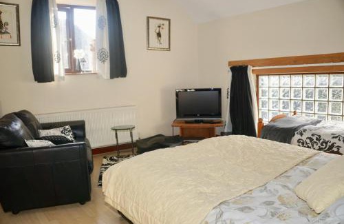 Marsh Lane Bed & Breakfast | Top-Rated Ravencar Farm B&B with Pet-Friendly Amenities