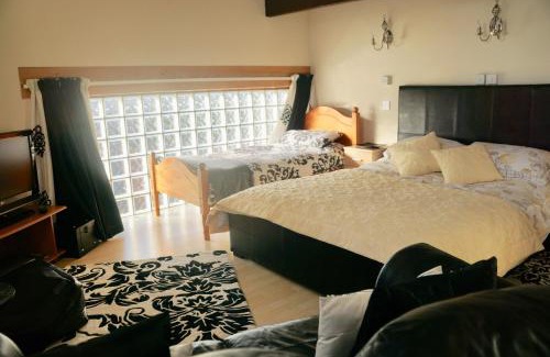 Marsh Lane Bed & Breakfast | Top-Rated Ravencar Farm B&B with Pet-Friendly Amenities