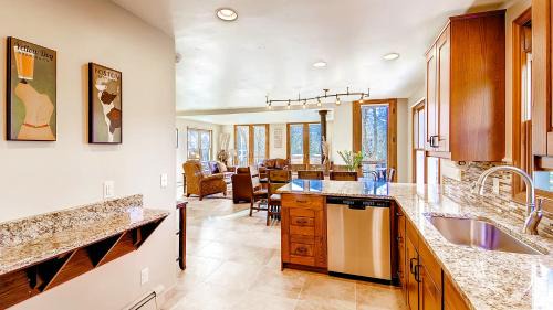 Weisshorn House | Raven's Bungalow: Family-Friendly Retreat Awaits You