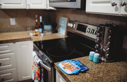 Badger Apartment | Experience Raven’s Nest: Ocean View & Family-Friendly Stay