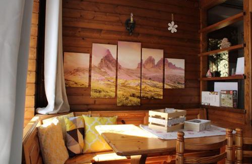 Auronzo di Cadore Apartment | Pet-Friendly Ravina Apartment in Auronzo Center - Rated 9.2